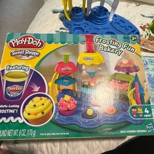 Play-Doh Sweet Shoppe Frosting Fun Bakery Set - Multicolor